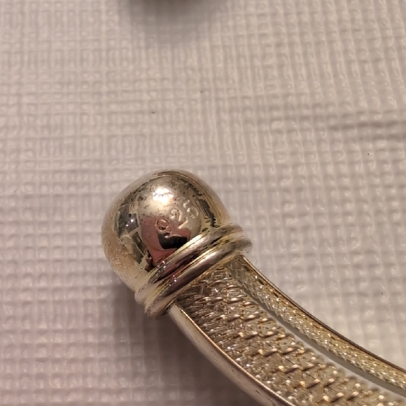 Elegant 925 Silver Cuff Bracelet - Picture 7 of 10